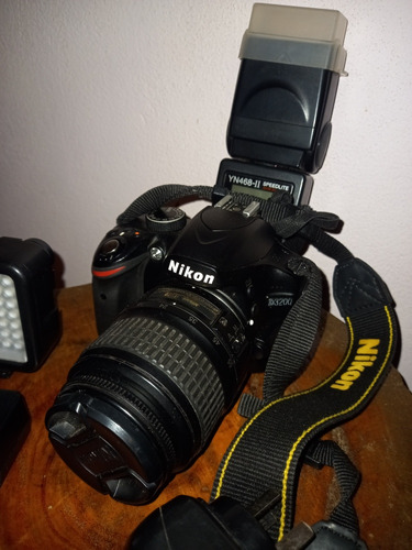 Nikon D3200 + Objetivo Kit 18-55 Mm Y Extras