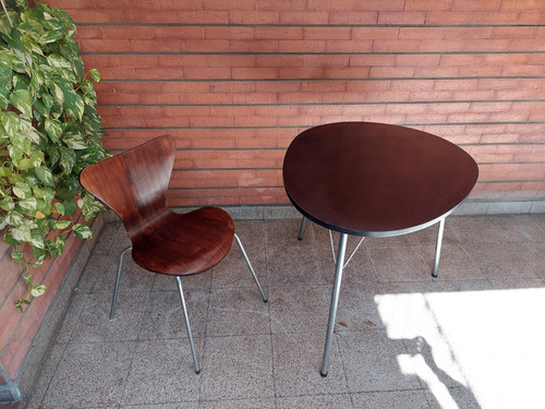 Mesa Jacobsen Oval Con 3 Sillas