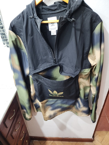 Buzo Anorak adidas Camuflado Con Capucha Y Bolsillo 