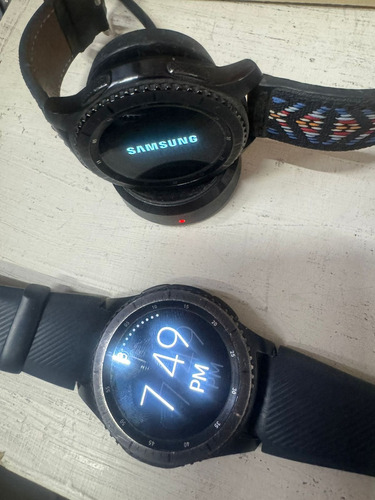 2 Smartwatch Samsung Gear S3 Frontier Reloj 2 Un Cargador 