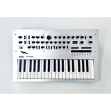 Korg Minilogue Sintetizador Analógico