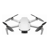 Drone Dji Mavic Drdji014 Fly Combo Con Cámara 2.7k 3 Bateria