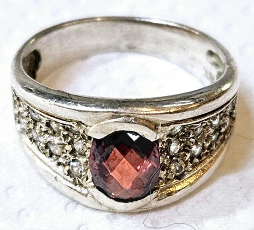 Anillo De Plata Con Cristal Bordeaux Central