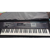 Sintetizador Roland Juno Ds61