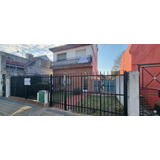 En Venta En Caseros Casa Sobre Lote Propio De 4 Ambientes 2 Baños En Dos Plantas Con Amplio Lote De Terreno F: 9591