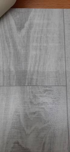 Alfombra Vinilica 2 X 2 Imitación Madera Gris 1.5mm