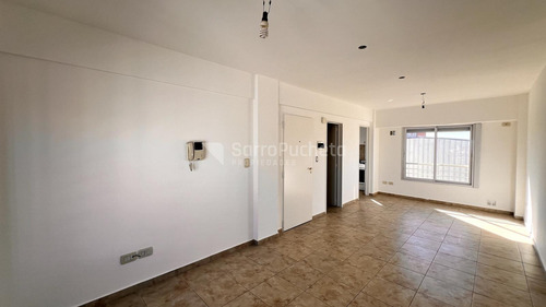Venta Departamento Semipiso 1 Ambiente En Moron. (2ºa)