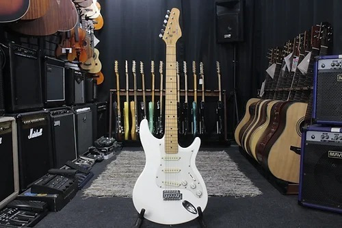 Guitarra Stratocaster Behringer Iaxe393 Usb White