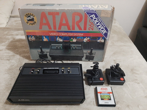 Atari Polivox 2600 Na Caixa Com Dois Controles Originais