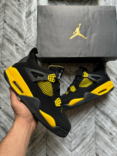 Tenis Jordan 4 Thunder Amarillo Talla 26.5