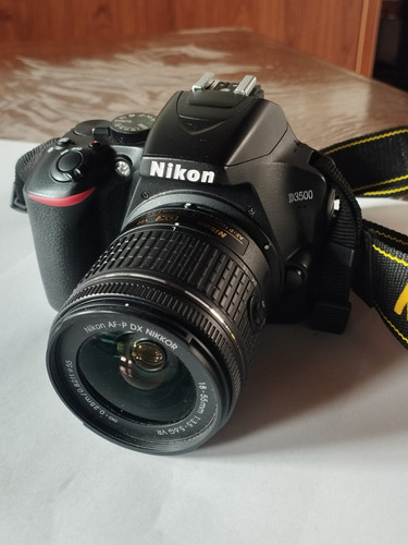 Nikon D3500 + Lente 18-55 + Lente 70-300 + Estuche