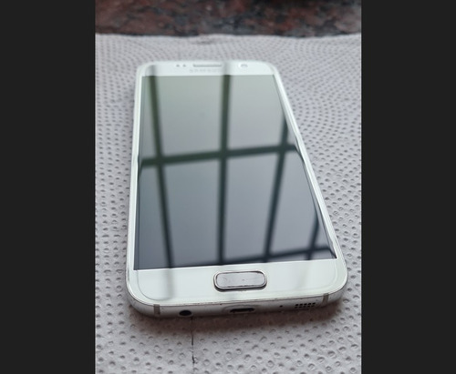 Samsung Galaxy S7. Impecable Con Caja!! Dejó De Encender.
