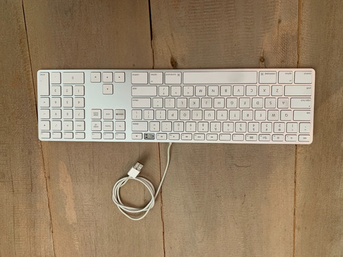 Teclado Apple Original A1243 Com Defeito