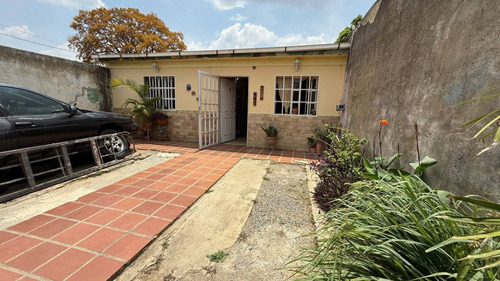 Casa En Venta En Cabudare. Excelente Oportunidad, Tu Asesor De Confianza Lisseth Tua