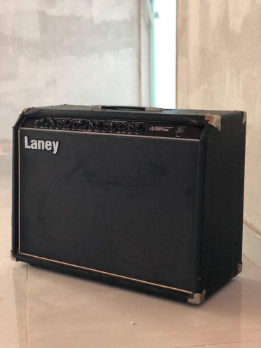 Caixa De Som Amplificador Laney Lv300twin Valvulado