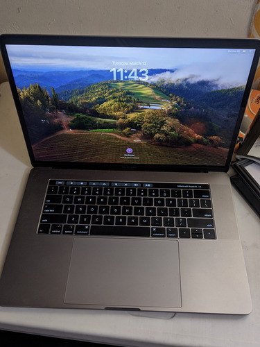 Macbook Pro 2018 I9 32 Ram 500gb Ssd Con Cargador Genérico.