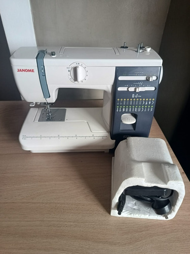 Máquina De Coser Recta Janome 523h Portable  220v