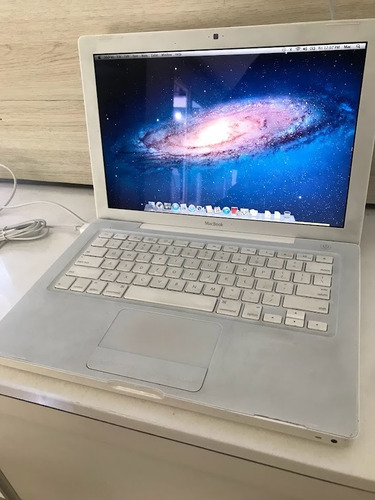 Macbook White 2008 13.3 Core 2 Duo 2.1ghz 2gb Ram