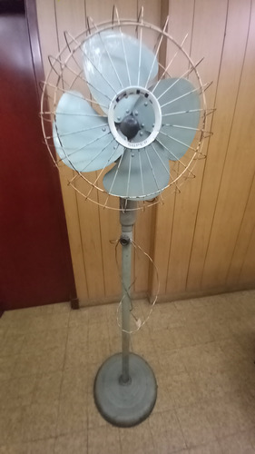 Ventilador De Pie Antiguo Funcionando 