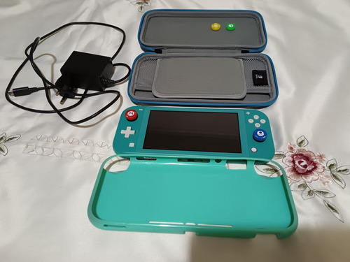 Nintendo Switch Lite + 2 Juegos Digitales + Funda + Cargador