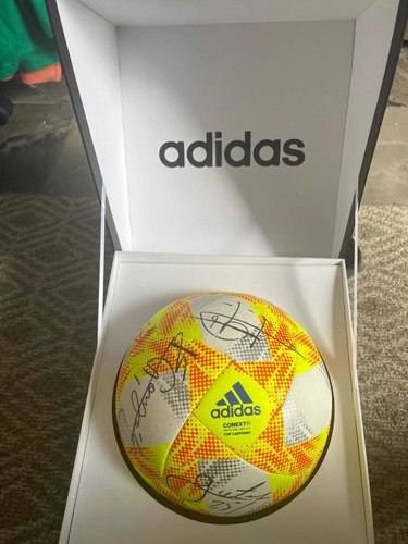 Balón adidas Autografiado