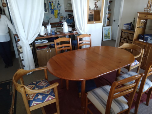 Comedor Vintage Madera De Pino,  6 Sillas Y Dos Sitiales.