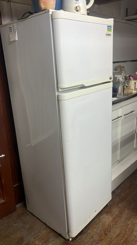 Heladera Zenith Con Freezer 