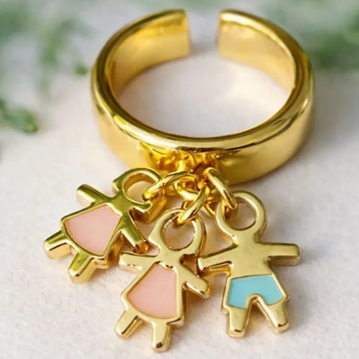 Anel Filhos Mãe Banho Ouro 18k Ajustável Com Pingente Dourado \u002F 3 Meninas 17 | Parcelamento sem juros