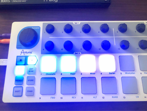 Controlador Y Secuenciador Arturia Beatstep Midi/cv