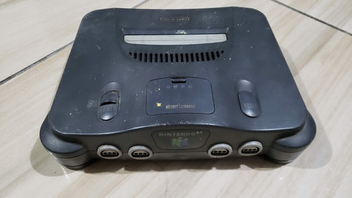 Nintendo 64 Americano Cinza Só O Aparelho Sem Nada. Liga Mas A Imagem Congela Depois De Um Tempinho Ligado. Tá Com Defeito!