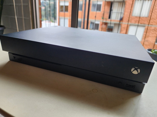 Xbox One X 1tb + 2 Controles + Base