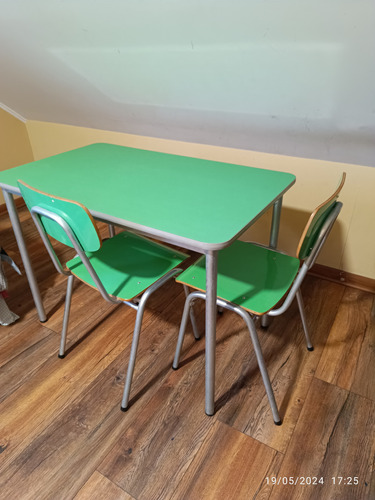 Mesa Escolar Con 2 Sillas 