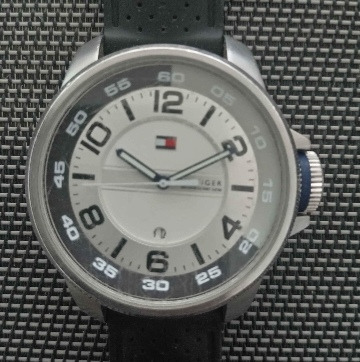 Reloj Tommy Hilfiger Original De 4.9 Mm Osea Grande Y Clasud