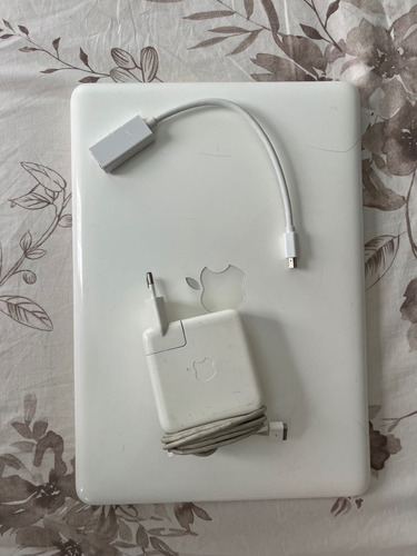 Apple Macbook White (late 2009)