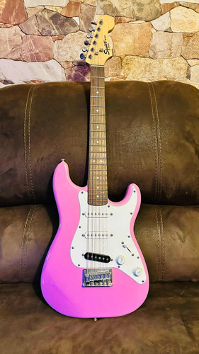 Guitarra Eléctrica Squier Stratocaster Rosa