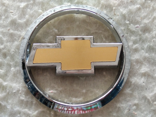 Emblema Logo Compuerta Chapa Chevrolet Corsa 2 Puertas Foto 2