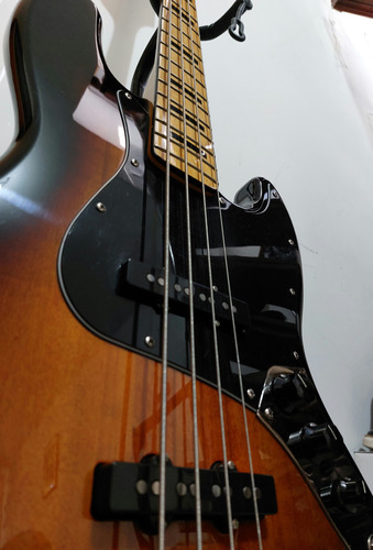 Bajo Fender Squier Jazz Bass 4 Cuerdas