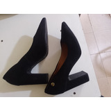 Zapato Stiletto Gamuzado Negro Marca  Vizzano  Número 37. 