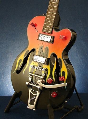 Guitarra EpiPhone Flamekat Semi Acústica Com Ponte Bigsby