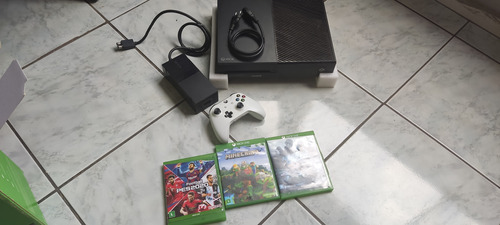 Xbox One 500gb / Fat / 3 Jogos / 1 Controle / Caixa