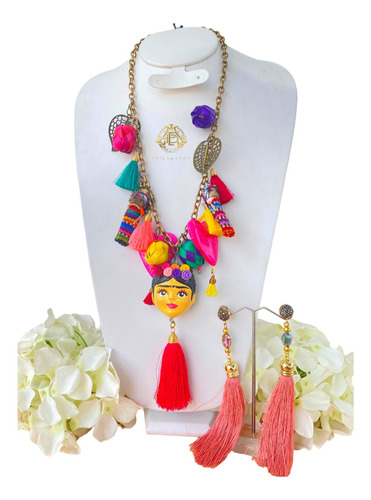 Collar Frida Khalo Con Motas De Colores Y Petate