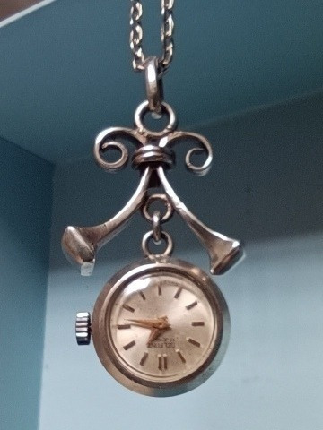 Reloj Colgante Plata. Cuerda. Años '80