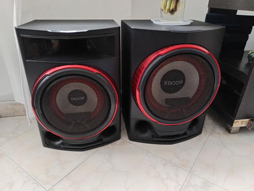 Minicomponente LG Cl88 De Luces Con Woofer Color Negro