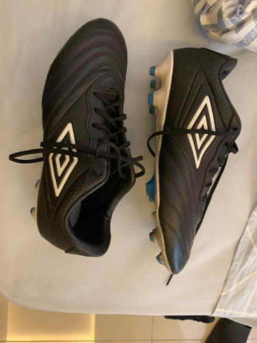 Chuteira Campo Umbro Tocco Premier Em Couro