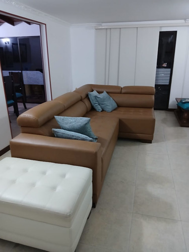 Sofa Modular En L. Cuero