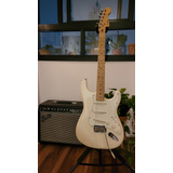 Squier Deluxe Stratocaster Pearl White
