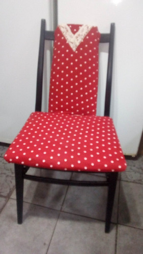 Silla Estilo Escandinava Tapizada Tela Roja Y Pintitas Blanc