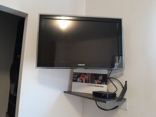 Tv Lcd 32 Pulgadas Marca Samsung,  Con Soporte Fijo