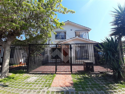 Casa En Venta De 3 Dorm. En Maipú