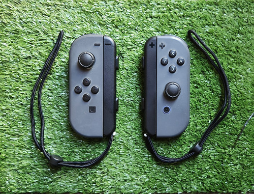 Joycons + Straps - Nintendo Switch